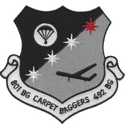 Image de 801st & 492nd Bomb Group Abzeichen US Air Force "Carpet Baggers" WWII