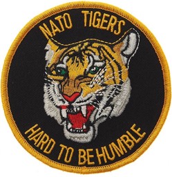 Bild von Nato Tigers "hard to be humble" Abzeichen