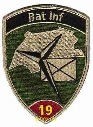 Immagine di Bat Inf 19 weinrot mit Klett Militärbadge Infanterie