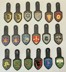 Bild von Sammlung mit 18 verschiedenen Brusttaschenanhänger der Schweizer Armee