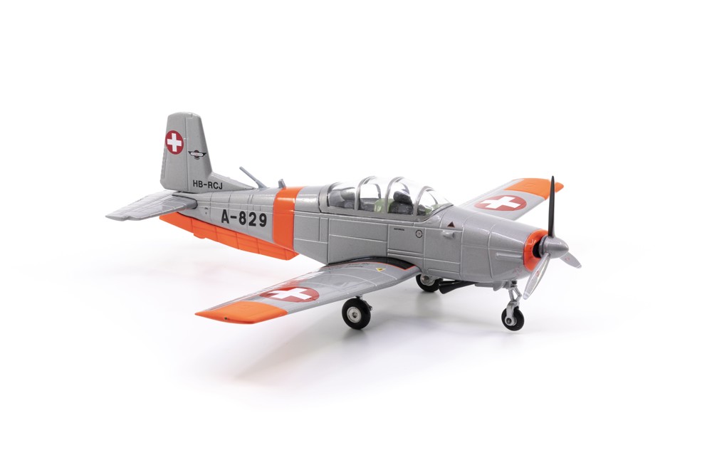 Bild von Pilatus P-3 A-829 HB-RCJ Museum Altenrhein Flugzeugmodell Metallmodell 1:72 ACE line Arwico